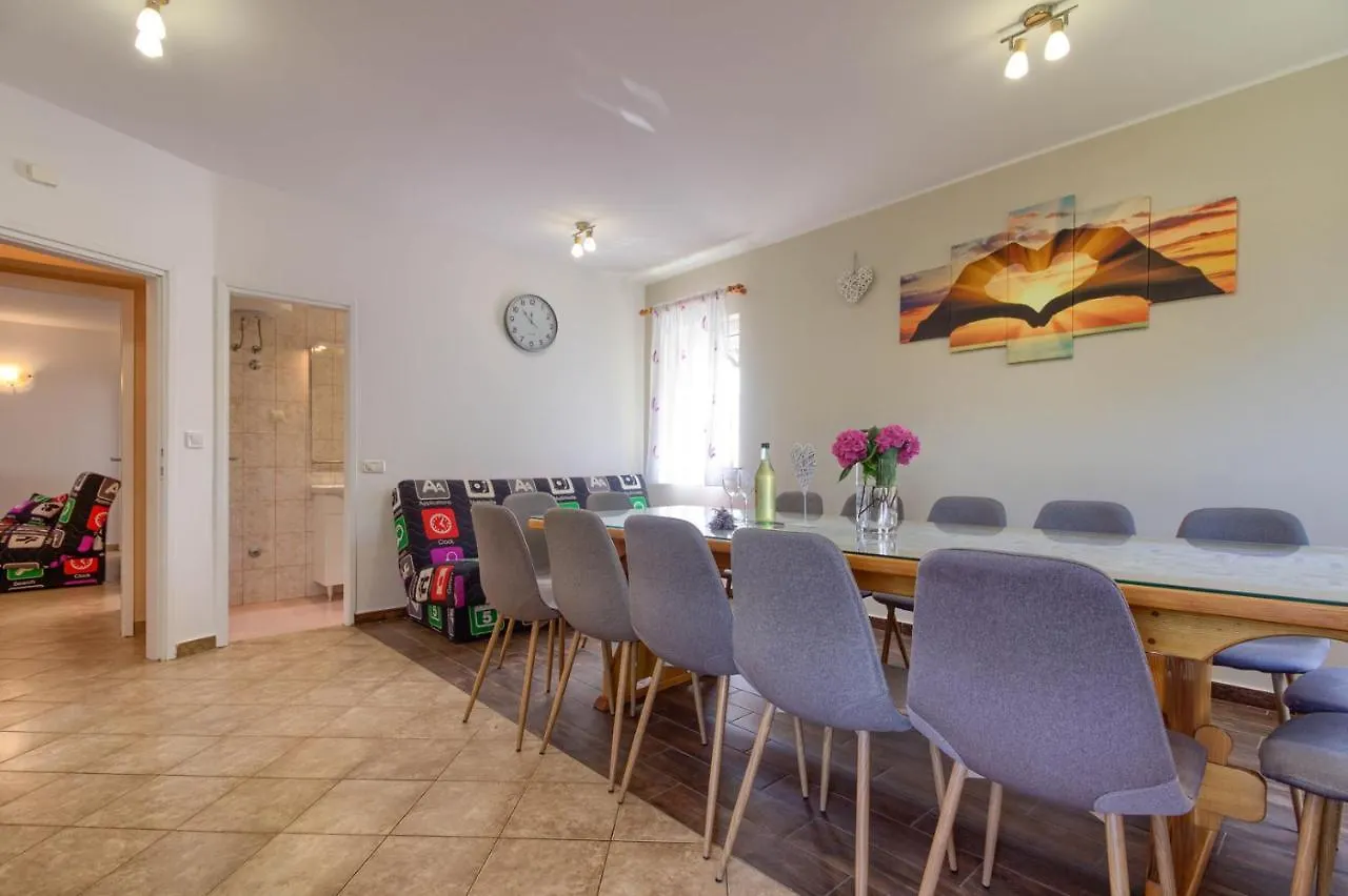 Charming Villa Petroro With Pool, 900M From The Beach Peroj