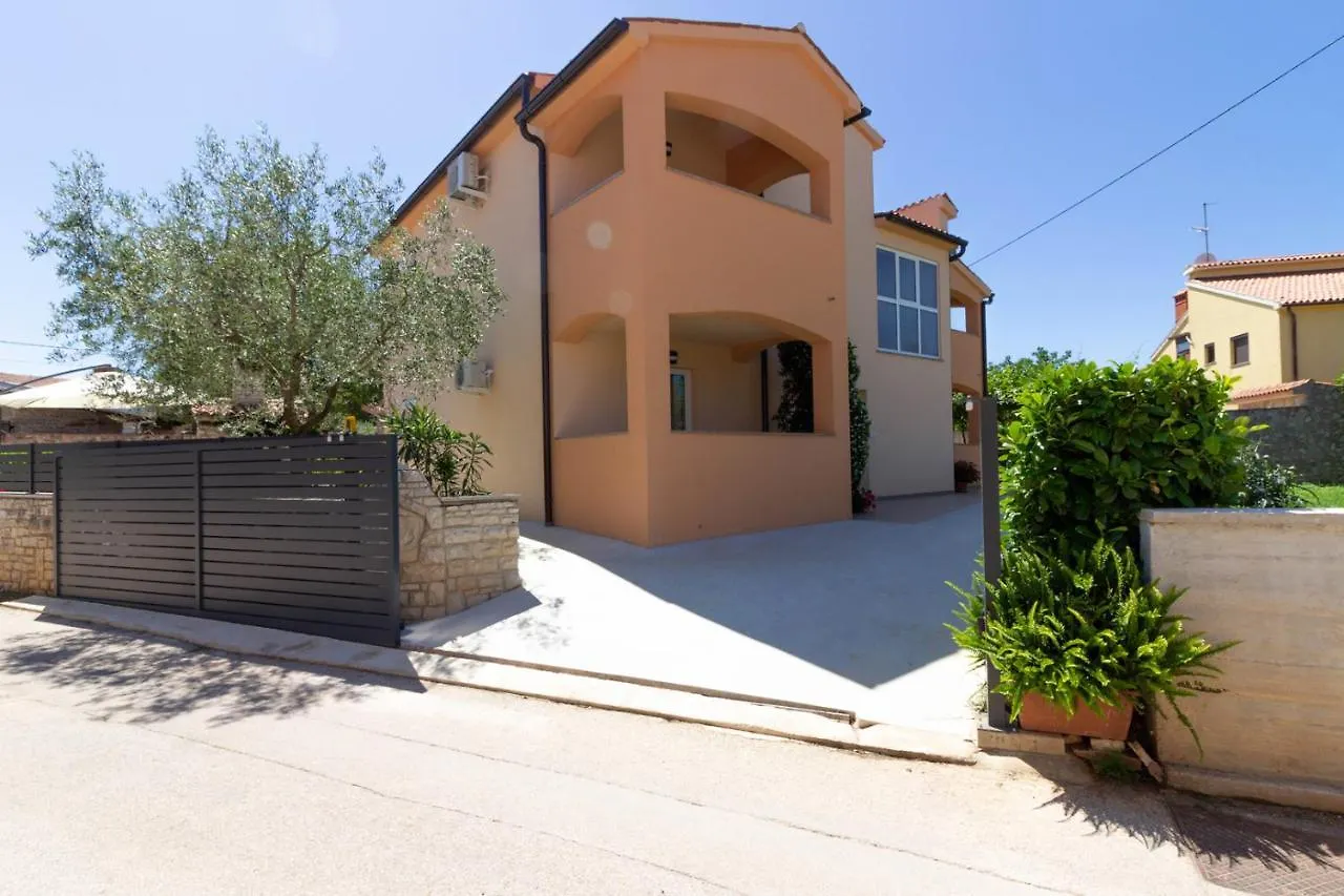 Charming Villa Petroro With Pool, 900M From The Beach Peroj Croácia