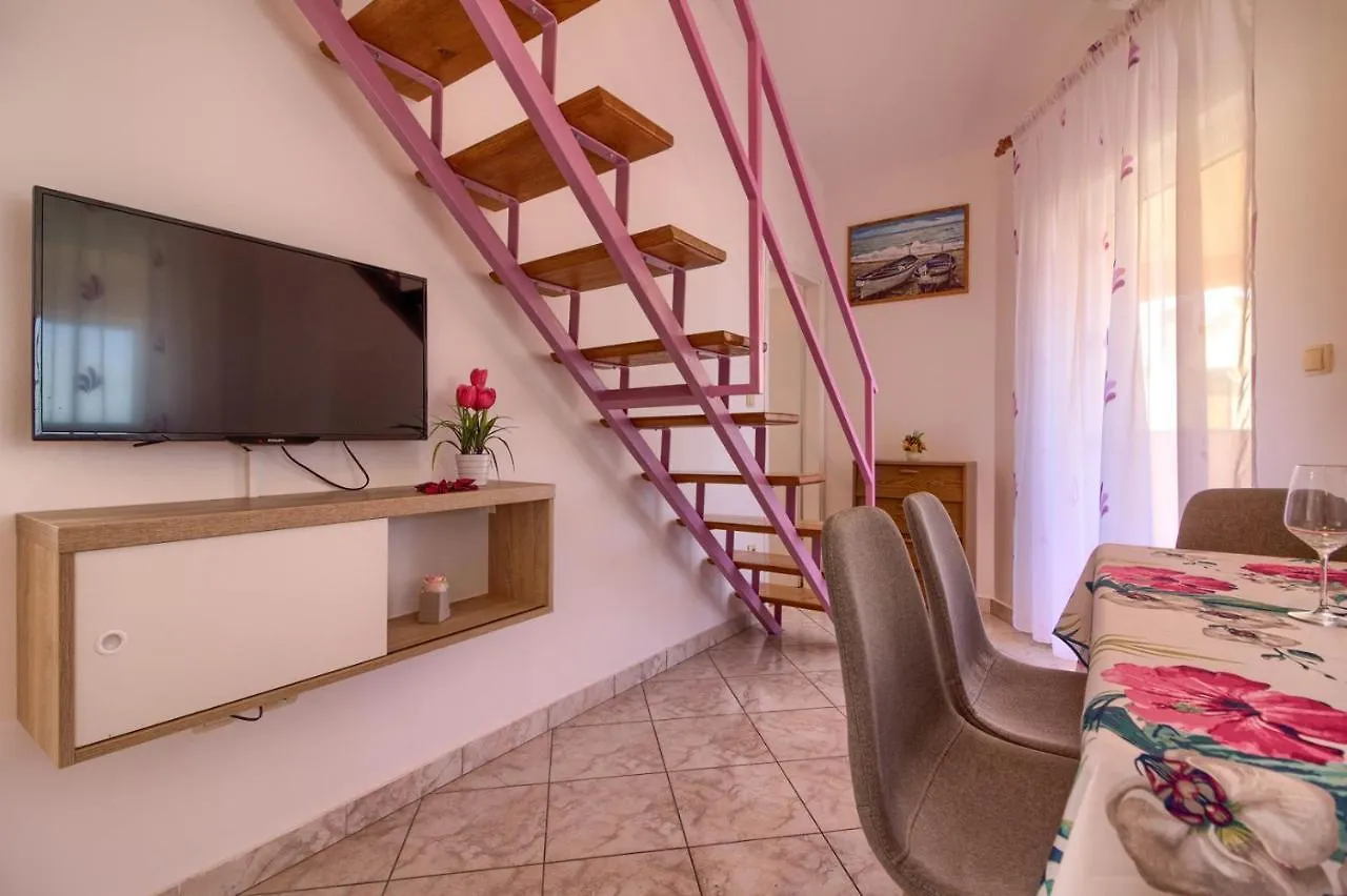 Charming Villa Petroro With Pool, 900M From The Beach Peroj Croácia