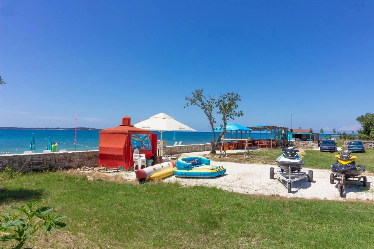 Charming Villa Petroro With Pool, 900M From The Beach Peroj