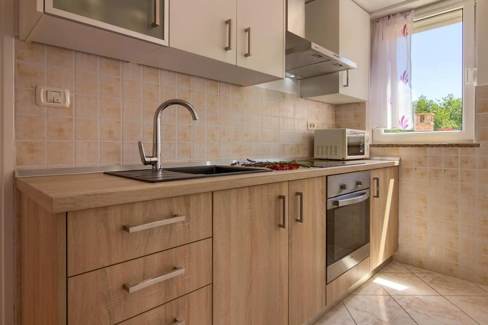 Charming Villa Petroro With Pool, 900M From The Beach Peroj