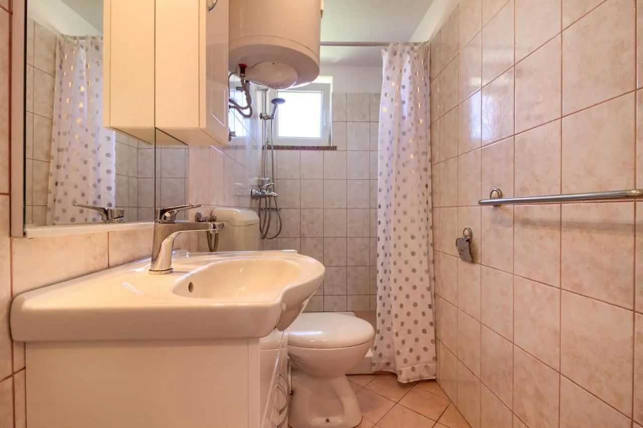 Charming Villa Petroro With Pool, 900M From The Beach Peroj Croácia