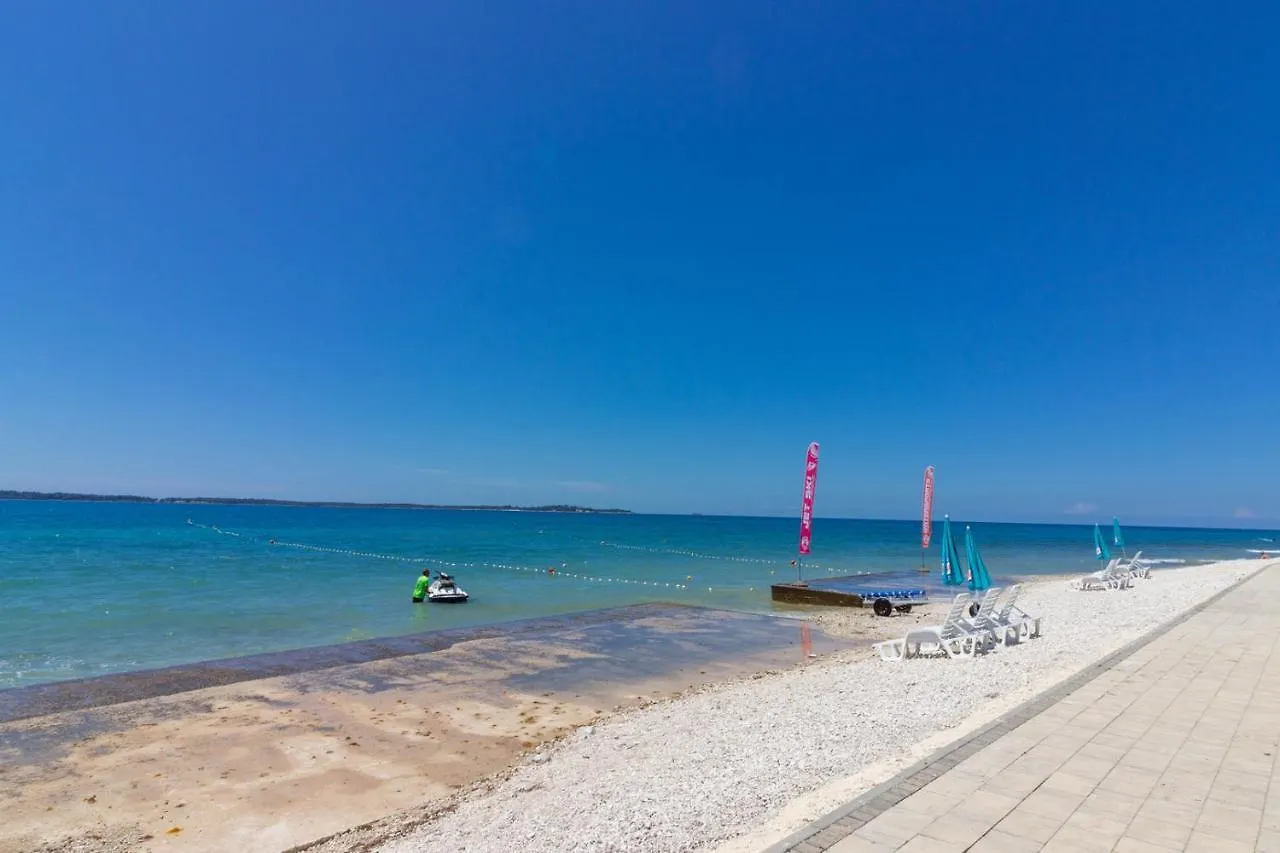 Charming Villa Petroro With Pool, 900M From The Beach Peroj Croácia