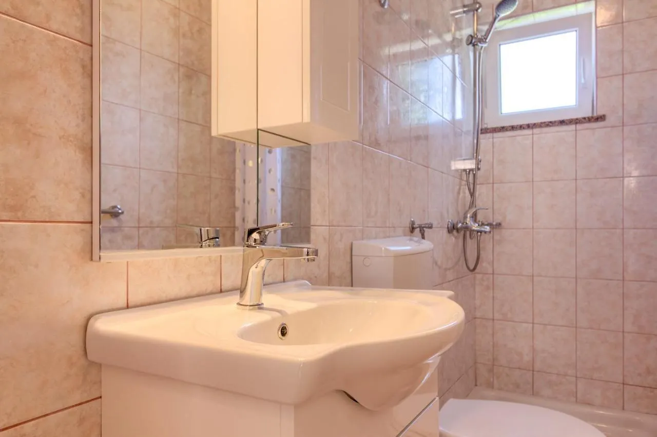 Charming Villa Petroro With Pool, 900M From The Beach Peroj