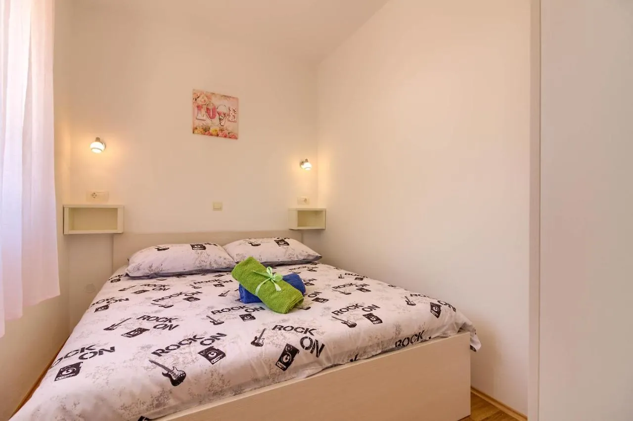 Charming Villa Petroro With Pool, 900M From The Beach Peroj 0*,