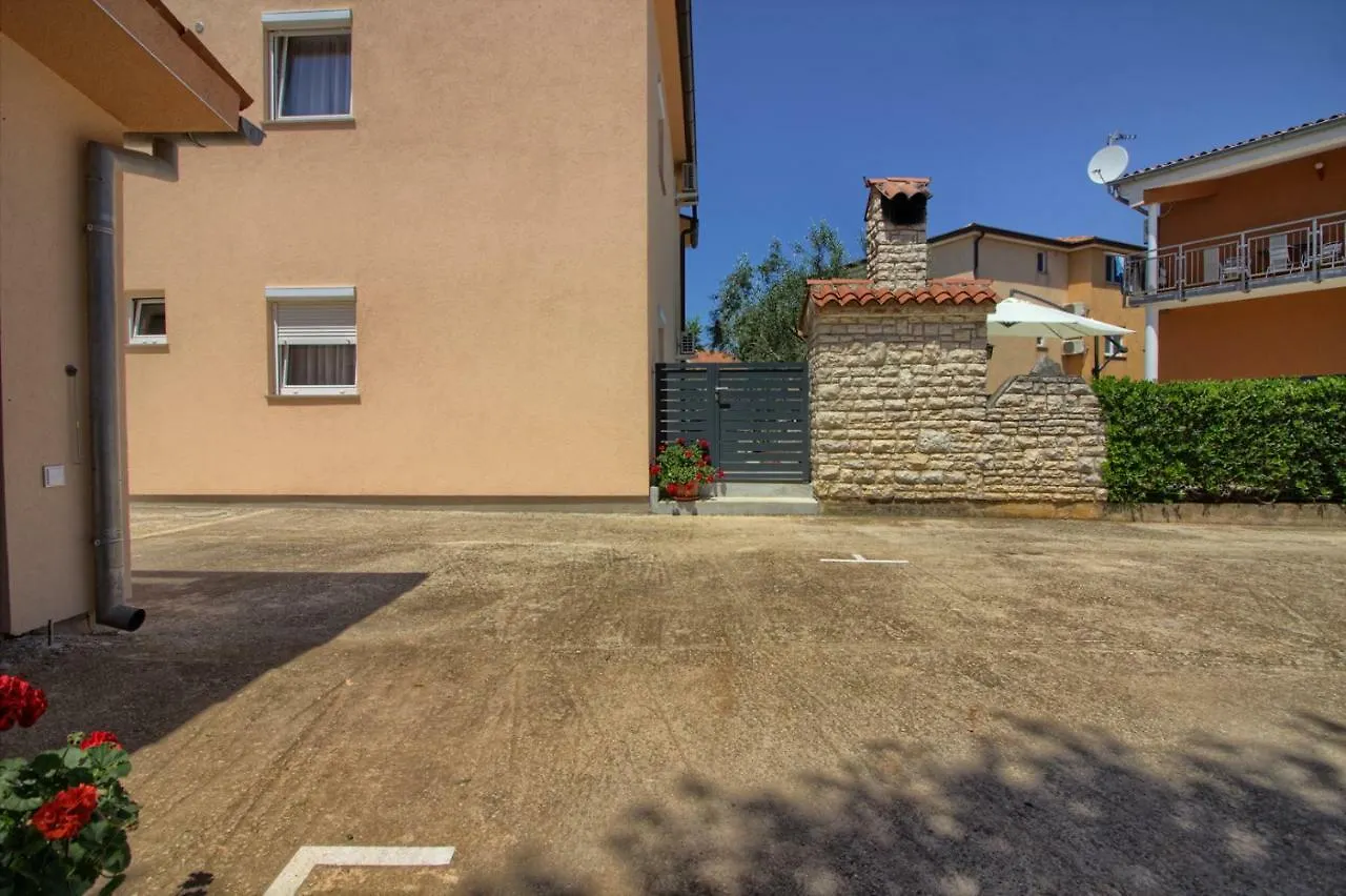 Charming Villa Petroro With Pool, 900M From The Beach Peroj 0*,