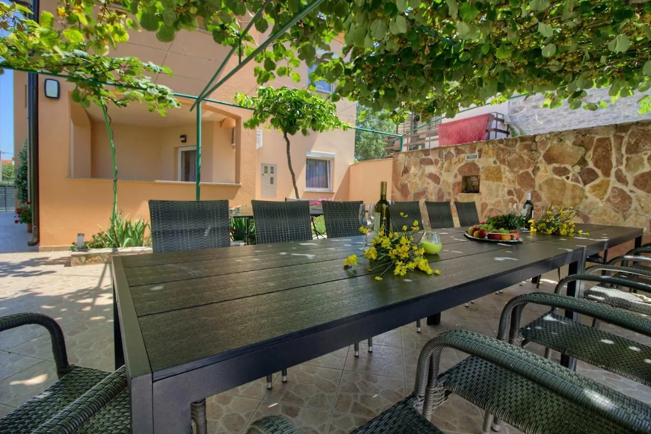 Charming Villa Petroro With Pool, 900M From The Beach Peroj