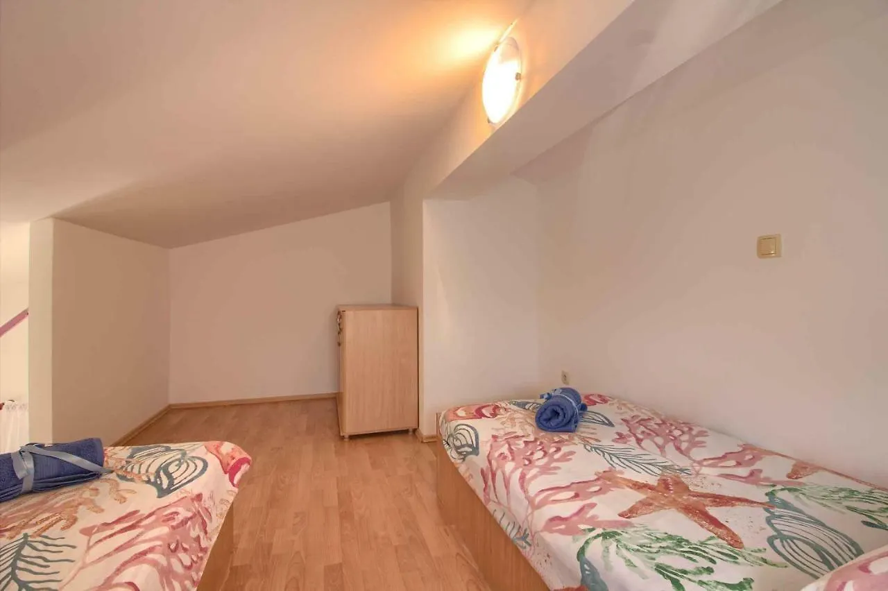 Charming Villa Petroro With Pool, 900M From The Beach Peroj Croácia