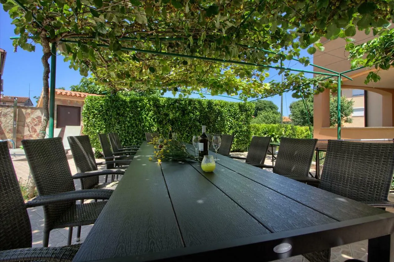 Charming Villa Petroro With Pool, 900M From The Beach Peroj