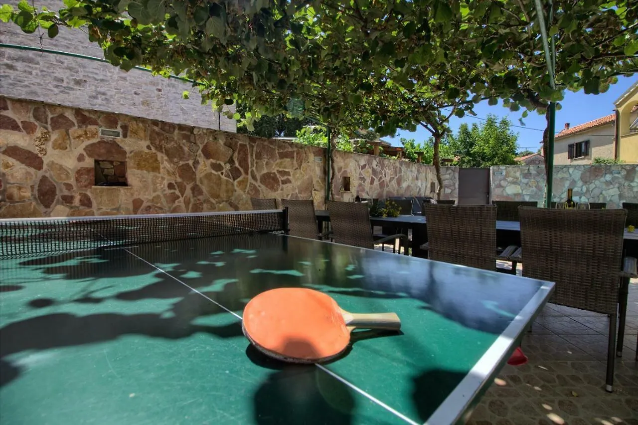 Charming Villa Petroro With Pool, 900M From The Beach Peroj